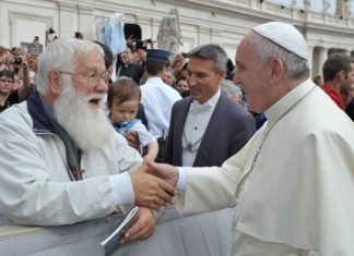P. Flaviano Amatulli Valente con el papa Francisco en el Vaticano (2014).