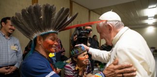 Reunión del Papa con indigenas de la Amazonia